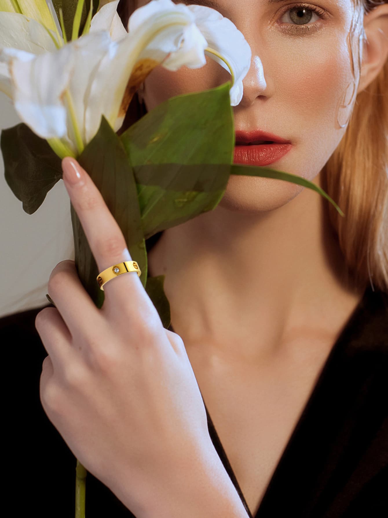 BaoDeFeer gold spinner ring collection styled with flowers